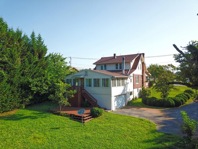 Foto del edificio - 914 Roanoke Blvd