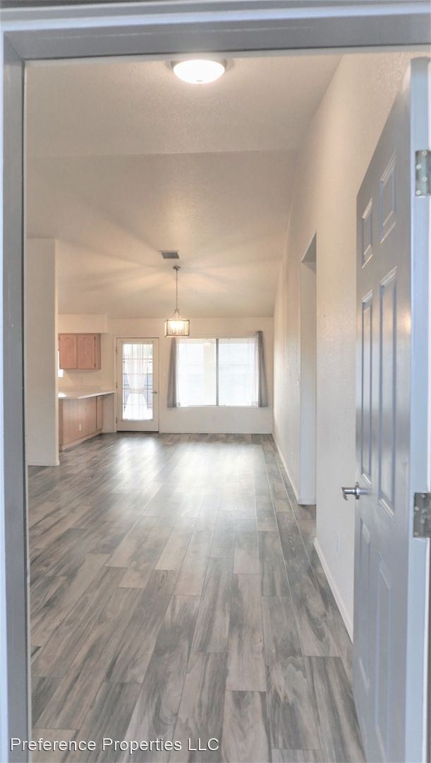 Building Photo - 3 br, 2 bath House - 2490 Golden Eagle Dr