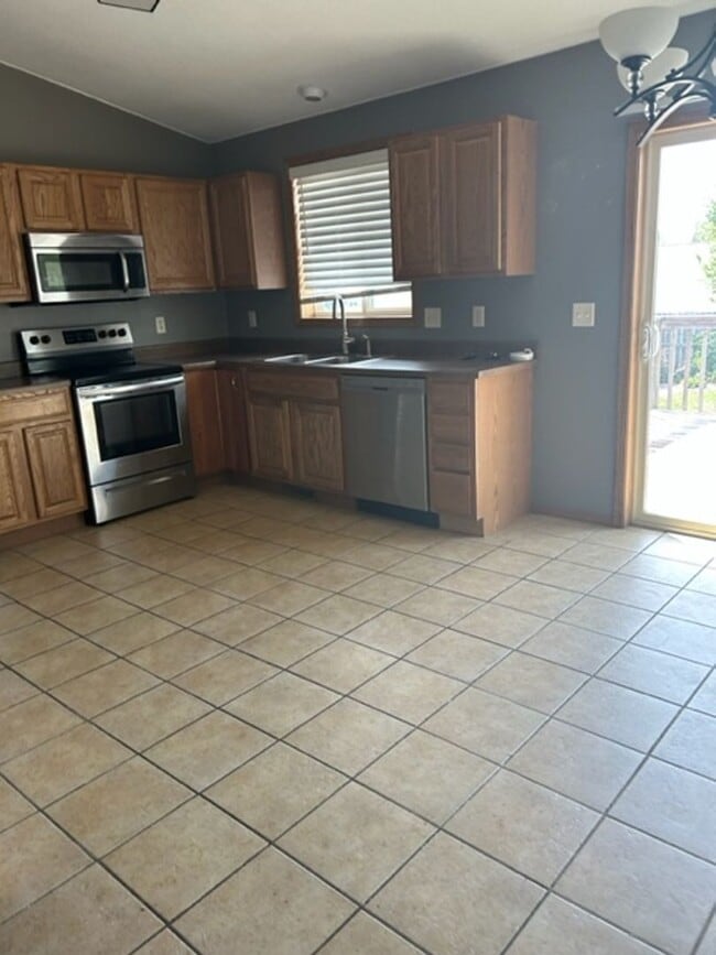 Building Photo - 5624 S Mandy Ave