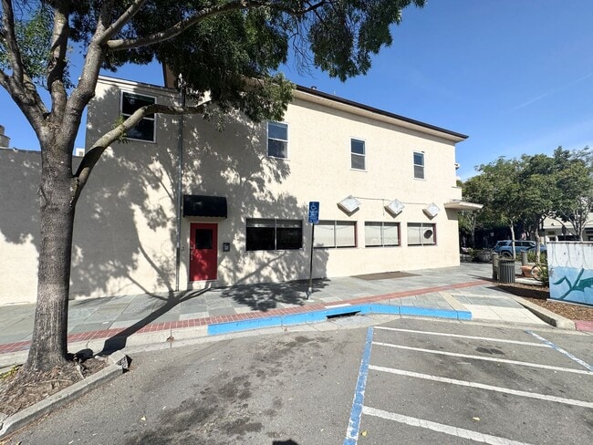 Building Photo - 223 S K St