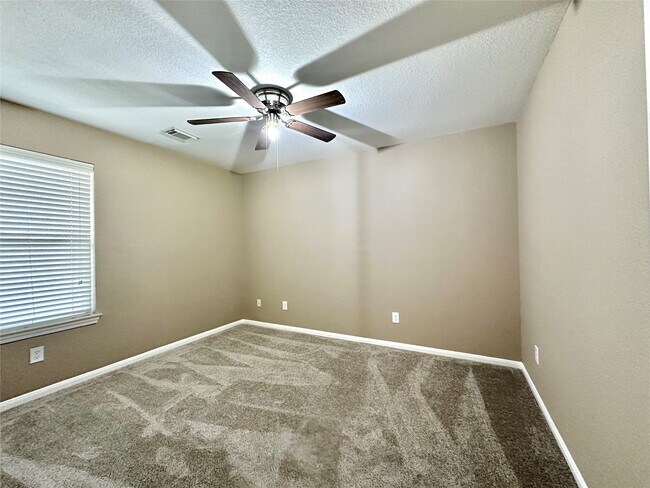Foto del edificio - 6303 Tolstin Lakes Ln