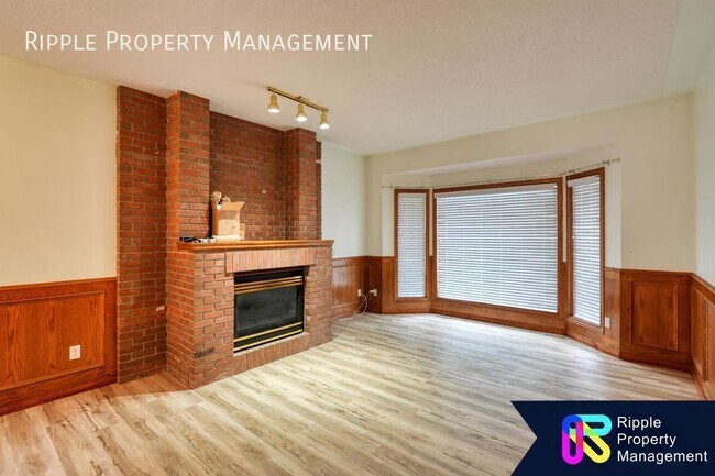 Building Photo - Modern 3 Beds, 2 Baths Main Floor/ Upper |...