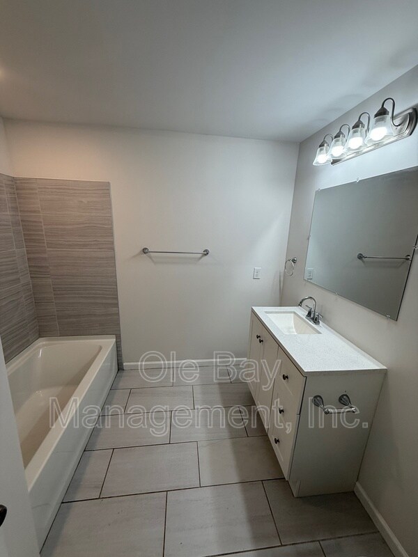 Building Photo - 3212 Riverside Dr