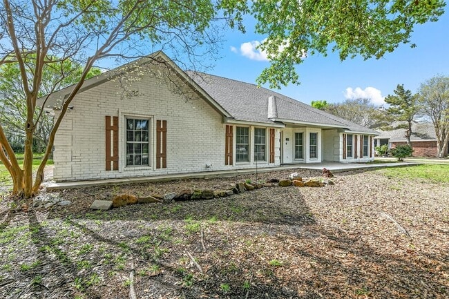 Building Photo - 303 Riva Ridge