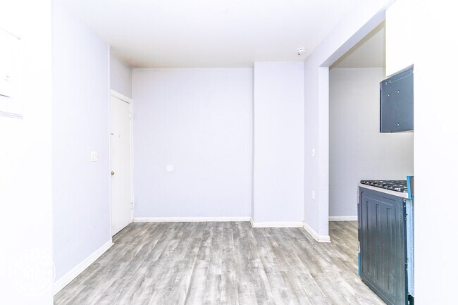 Foto del edificio - 324 E 9th St