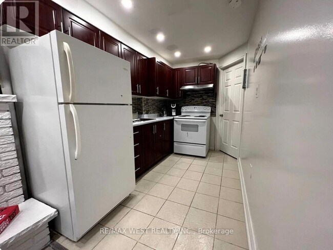 Building Photo - 11A St Andrews Blvd