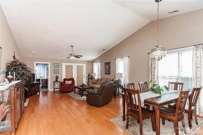 Building Photo - 113 Kudrow Ln