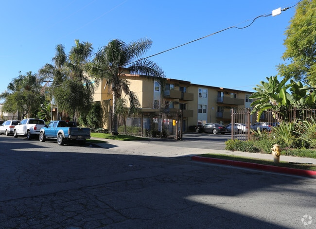 Building Photo - 7521 Simpson Ave