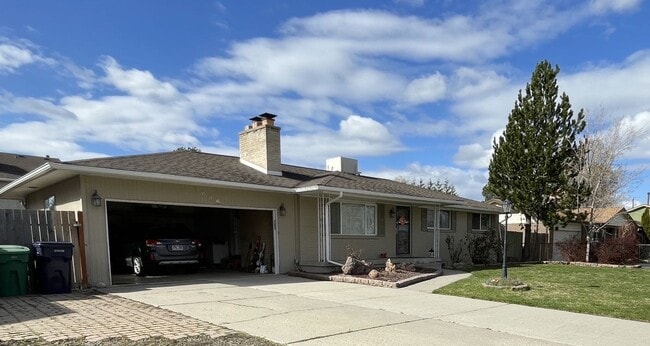 Photo - 1736 E Tramway Dr House