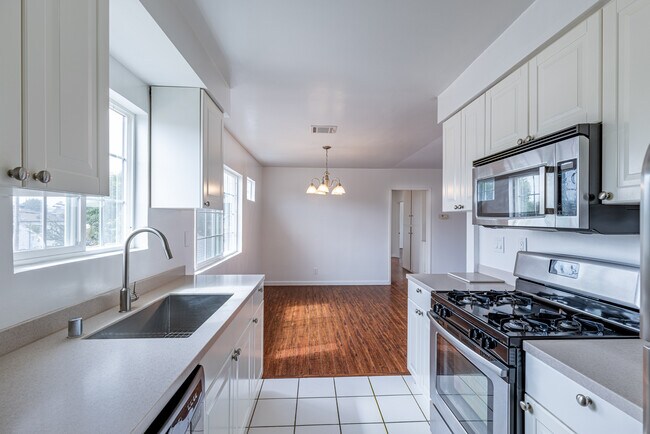 Foto del edificio - 8645 Hervey St