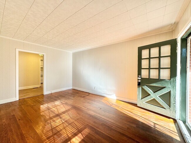 Foto del edificio - 2 BR convenient to Grimsley HS and Midtown