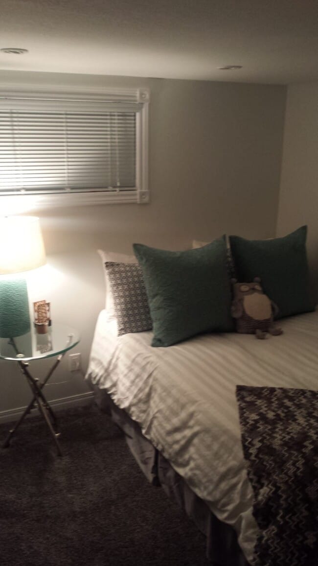 Building Photo - 4 Bed 2 Bath Unit in Red Deer, AB