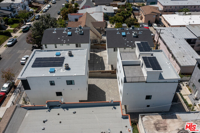 Foto del edificio - 4647 W 18th St