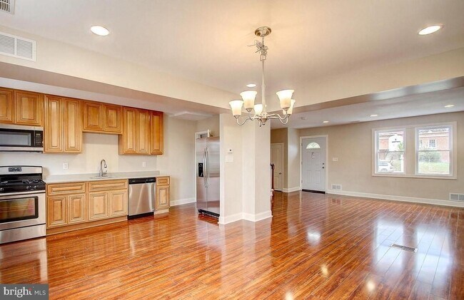 Foto del edificio - 1503 E Cold Spring Ln