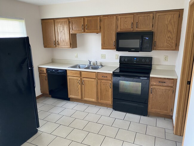 Building Photo - 12 Duplex Ct