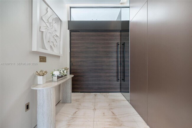 Foto del edificio - 1045 W 47th Ct