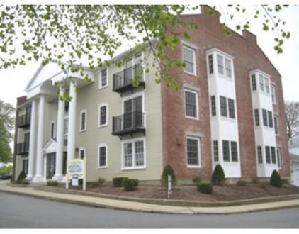 Primary Photo - 16 Carver St
