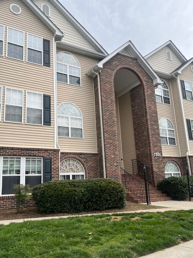 614 Ivy Glen Dr Unit 614, WinstonSalem, NC 27127 Condo for Rent in WinstonSalem, NC