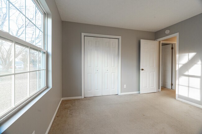 Building Photo - 281 Vicksburg Ln