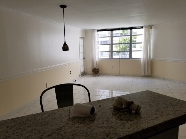 Foto del edificio - 2750 NE 183rd St