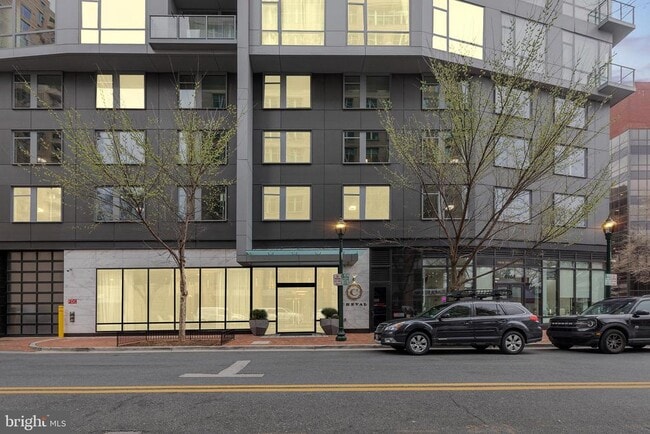 Building Photo - 4960 Fairmont Ave