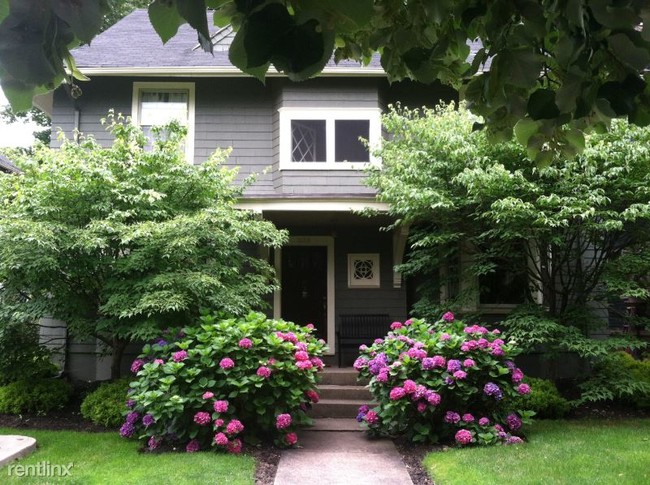 Building Photo - 4 br, 1.5 bath House - 338 Barrington Street