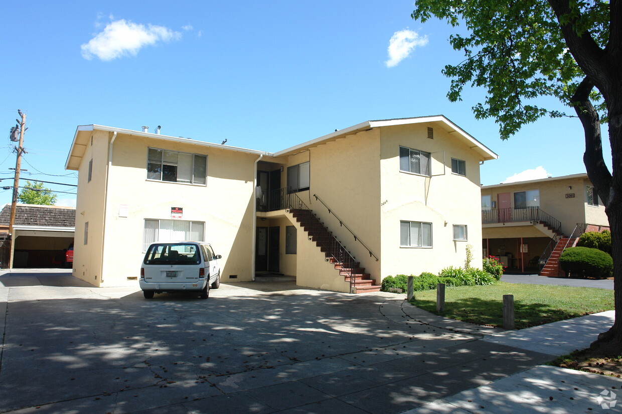 Primary Photo - 3069 David Ave