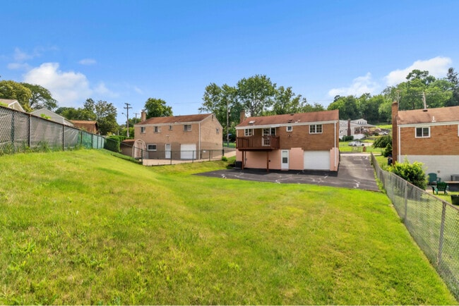 Building Photo - 2054 Noblestown Rd