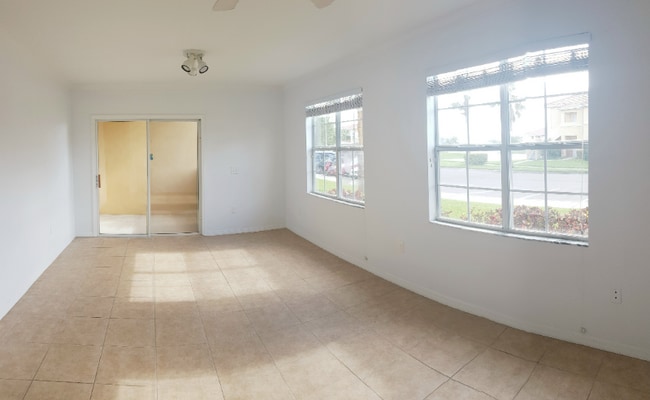 Building Photo - 1040 Villagio Cir