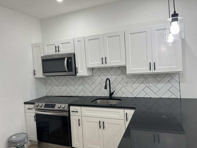 Building Photo - 2823 N 28th St