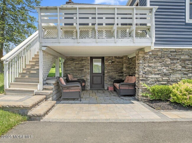 Foto del edificio - 553 Colts Neck Rd