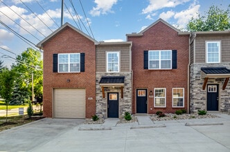 Building Photo - 502 Station Ct