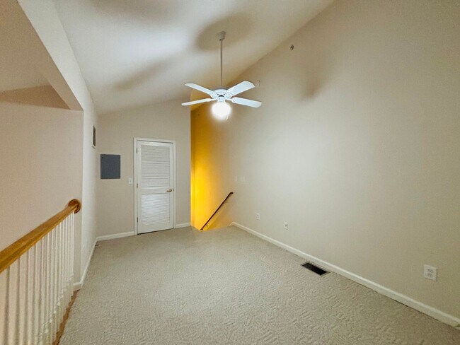 Building Photo - 2 Bedroom 2 Bath Condo