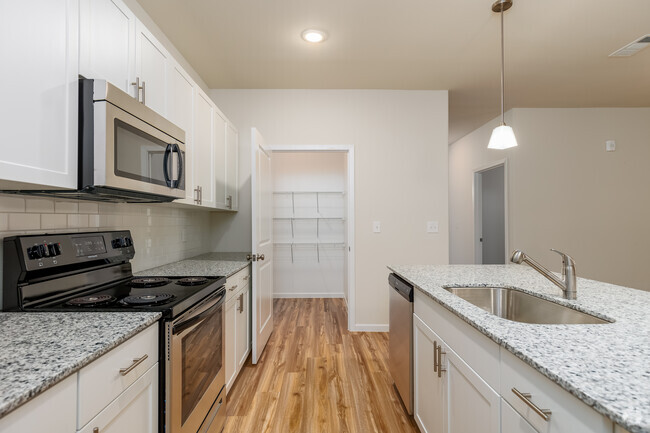 2BR, 2BA - 1,030SF - The Grove