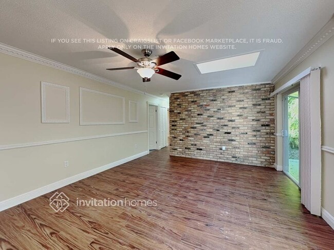 Building Photo - 978 Oak Dr