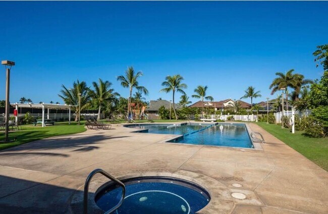 Foto del edificio - 2BR/2BA + Loft Condo at Villas at Kenolio – Vaulted Ceilings & Upgraded Interior