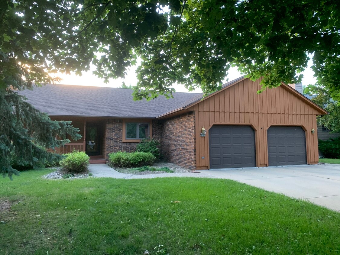 3104 E Marson Dr, Sioux Falls, SD 57103 House Rental in Sioux Falls, SD