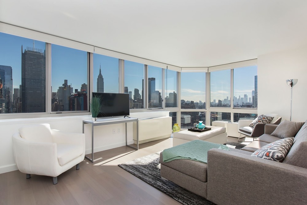 Foto principal - 452 W 43rd St