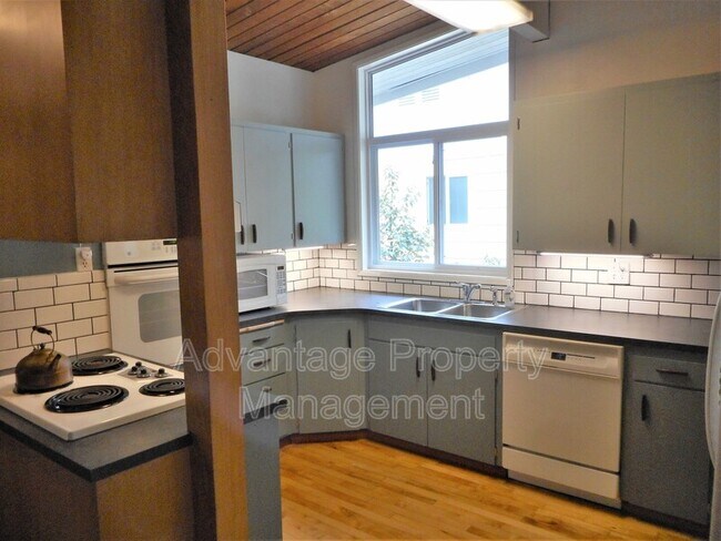 Foto del edificio - 3245 NW Norwood Dr