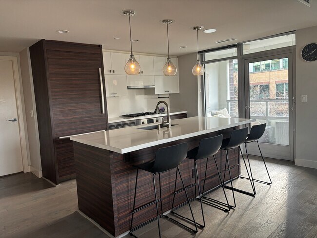 Spacious cooking oasis - 583 Battery St