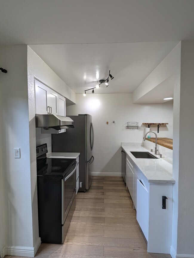 Building Photo - 38627 Cherry Ln