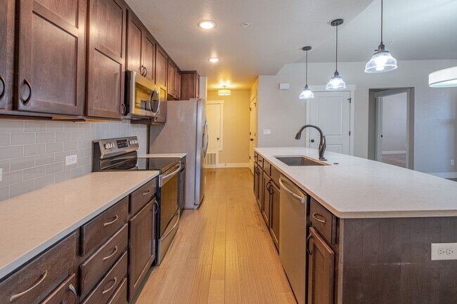 Foto del edificio - 3 bedroom, 2 bathroom home located in Love...