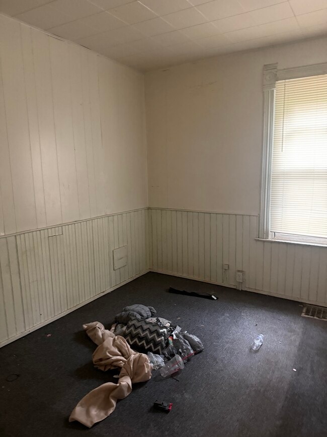 Building Photo - 619 Fairholm Ave