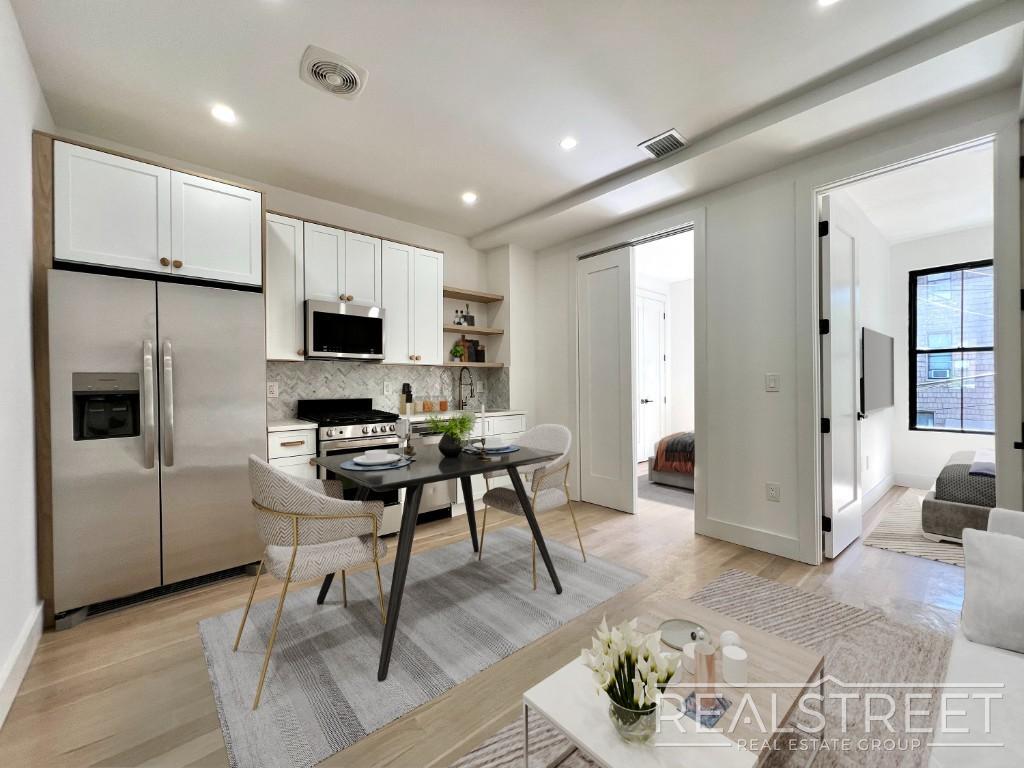 Foto principal - Brand new 4 Bed 3 Bath in Williamsburg