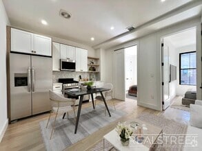 Building Photo - Brand new 4 Bed 3 Bath in Williamsburg