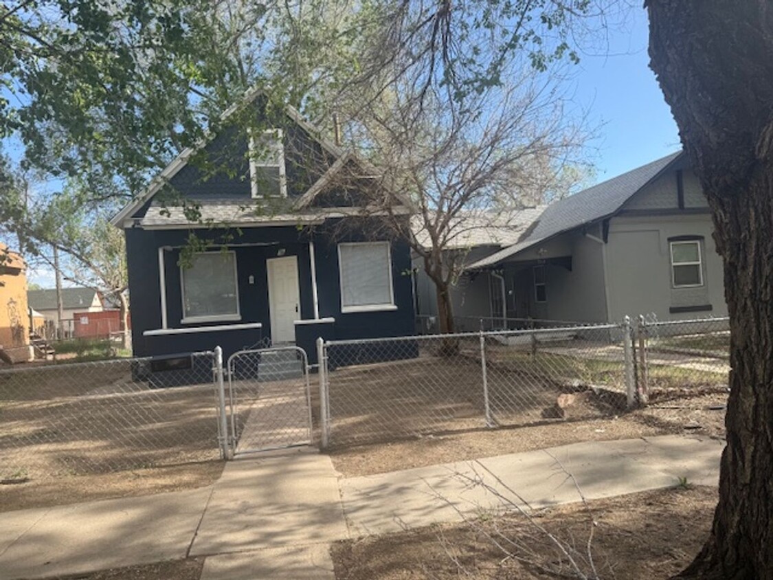Foto principal - 2 Bedroom 1 Bath Single family home p