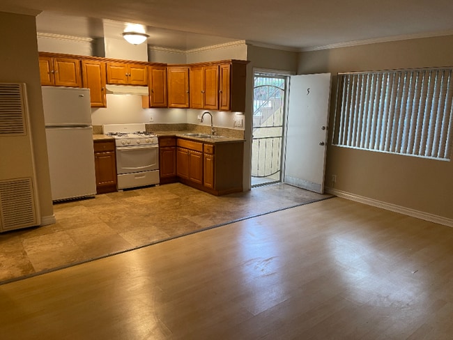 Photo - 4321 Inglewood Blvd Apartment