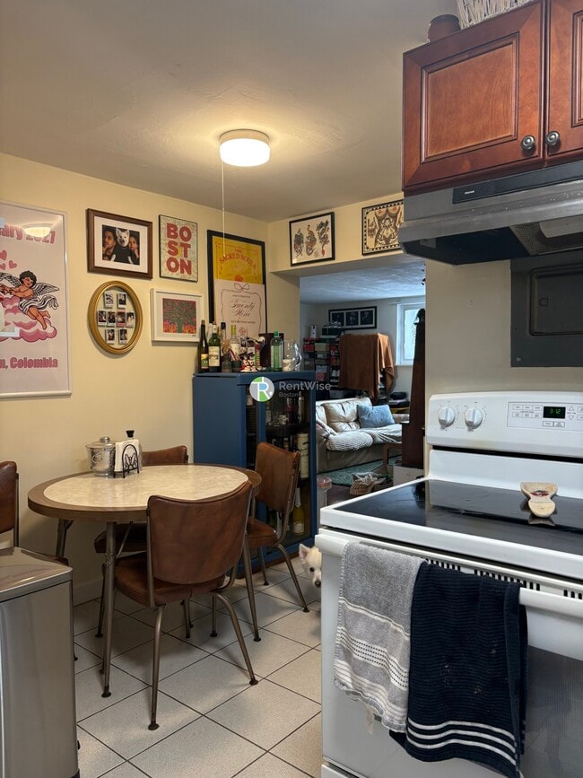 Building Photo - 71 Colborne Rd