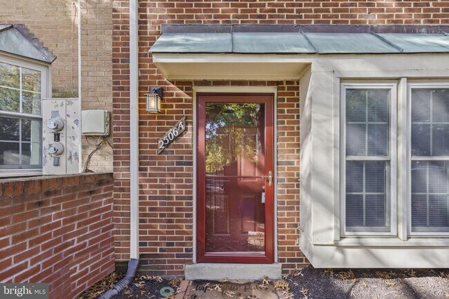 Foto del edificio - 2506 Fairfax Dr