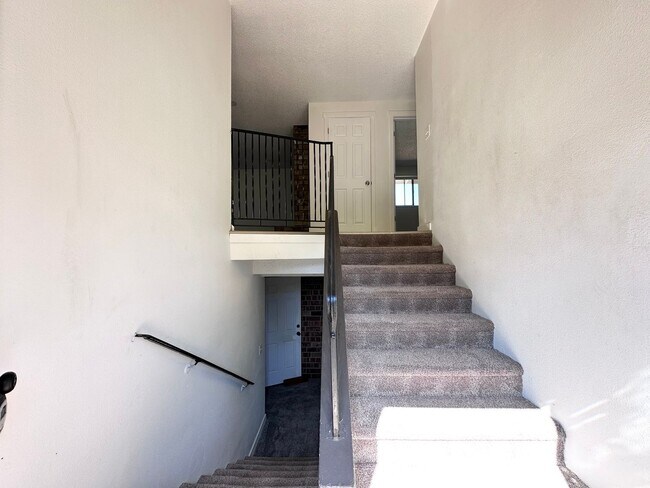 Building Photo - 4 Bed 3 Bath plus an Office Home in Kelly ...